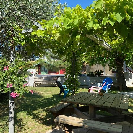 Chambre D'Hotes Le Cypres Bleu Roussillon  Εξωτερικό φωτογραφία