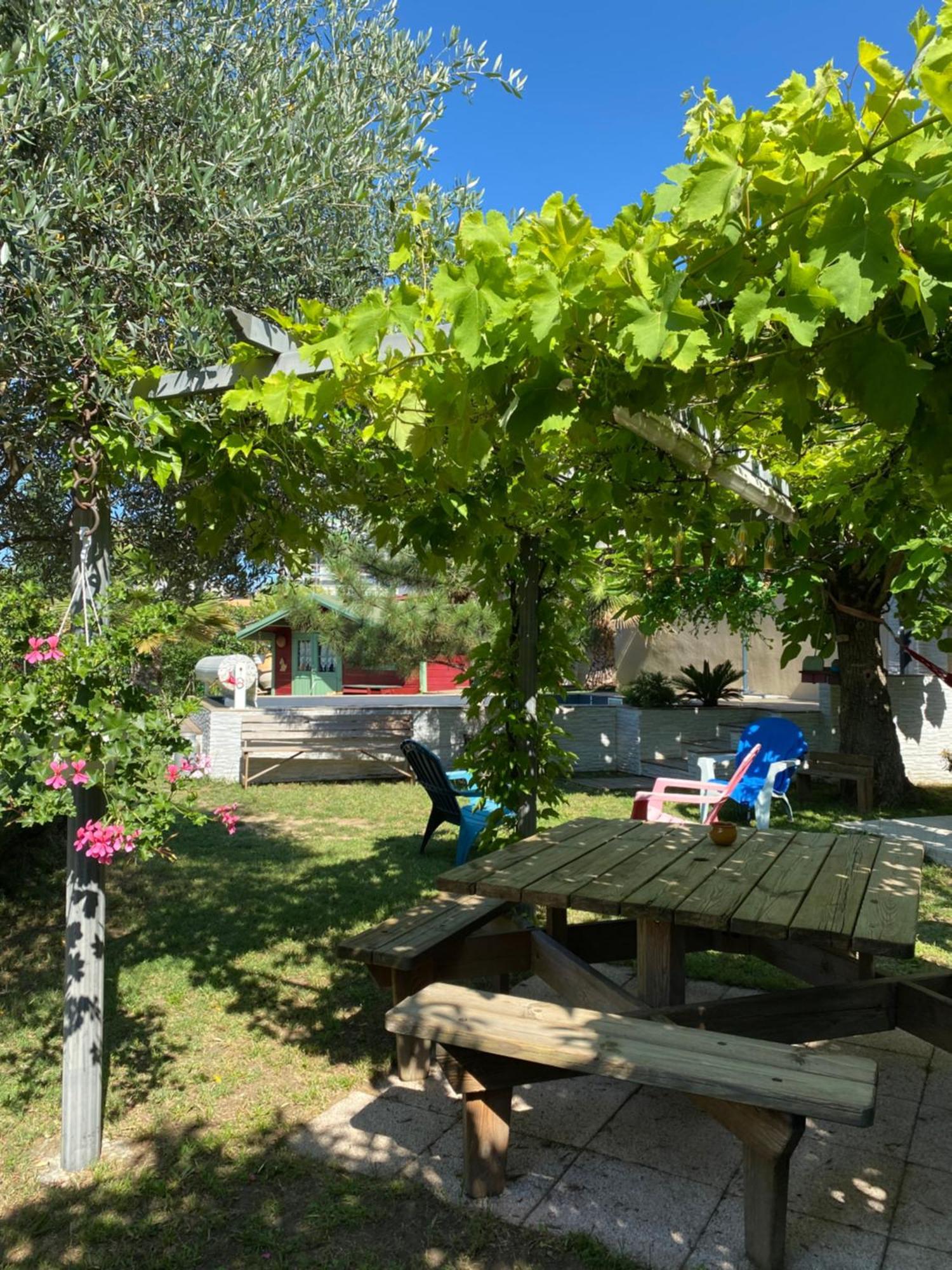 Chambre D'Hotes Le Cypres Bleu Roussillon  Εξωτερικό φωτογραφία